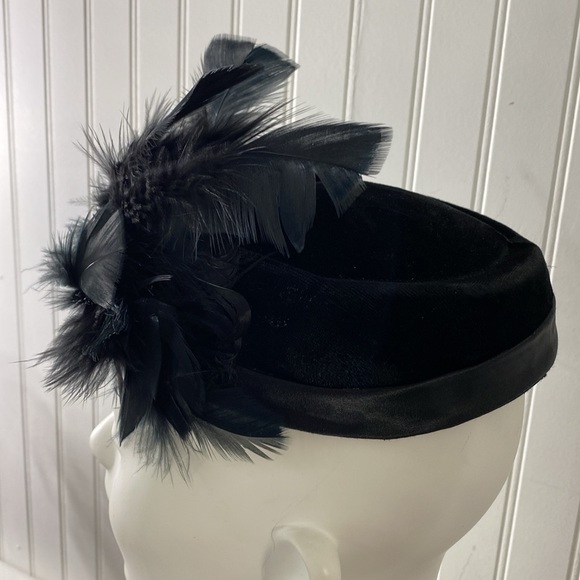 Vintage Pill Box Hat Feathers Black‎ Velvet Fascinator Formal Head Piece 22” - Picture 3 of 11